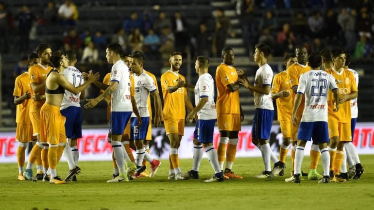 FC Porto de Reyes, Layún, Herrera e Corona estreou equipamento alternativo no México frente ao Cruz Azul