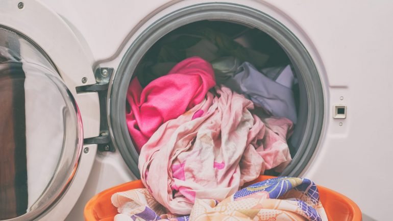 A afirmação polémica surgiu em resposta a um comentário de um jornalista sobre como os americanos acham estranho que os britânicos tenham as máquinas de lavar a roupa na cozinha.
