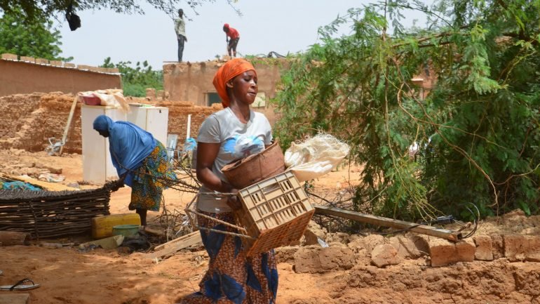 As autoridades do Níger apelaram aos milhares de habitantes de Niamey para abandonarem as suas casas
