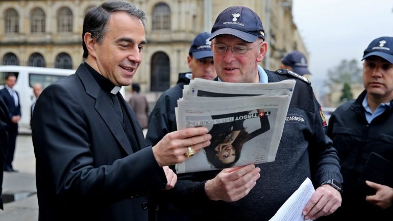 &quot;O papa vem como um peregrino da esperança e reconciliação&quot;, disse Ettore Balestrero, núncio apostólico na Colômbia