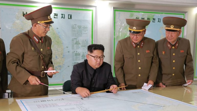 Kim Jong Un terá inspecionado a bomba agora anunciada
