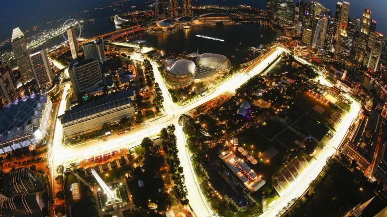 Em 2008, o circuito de Singapura foi o palco da primeira corrida noturna da história da F1