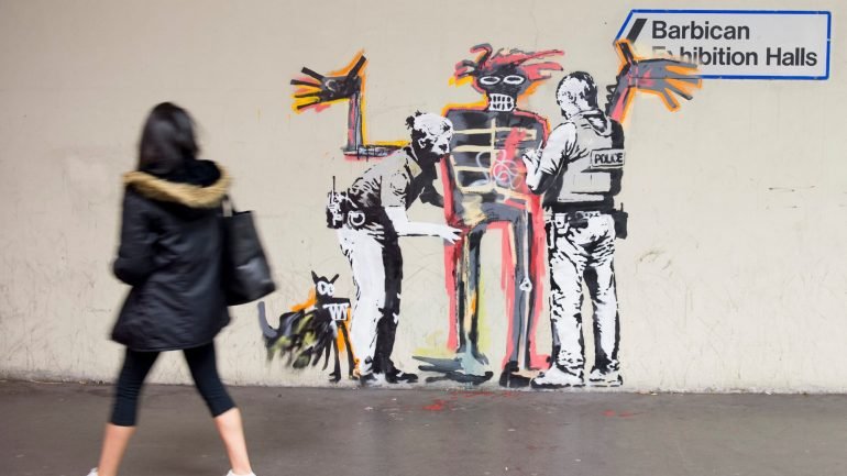 Segundo Banksy, a figura que se assemelha a um rapaz no centro da ilustração é o próprio Basquiat