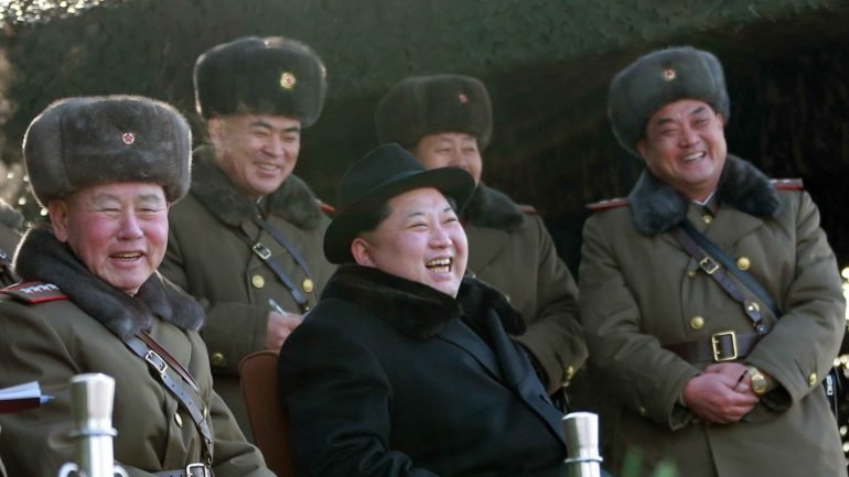 Kim Jong-un sucedeu ao pai, Kim Jong-il, em 2011