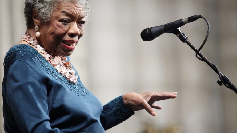 Além de poetisa, dramaturga e ensaísta, Maya Angelou foi uma feroz ativista dos direitos civis dos afro-americanos. Morreu em 2014