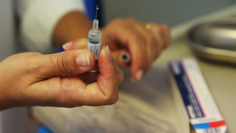 Mais de metade dos vacinados fê-lo por recomendação do médico