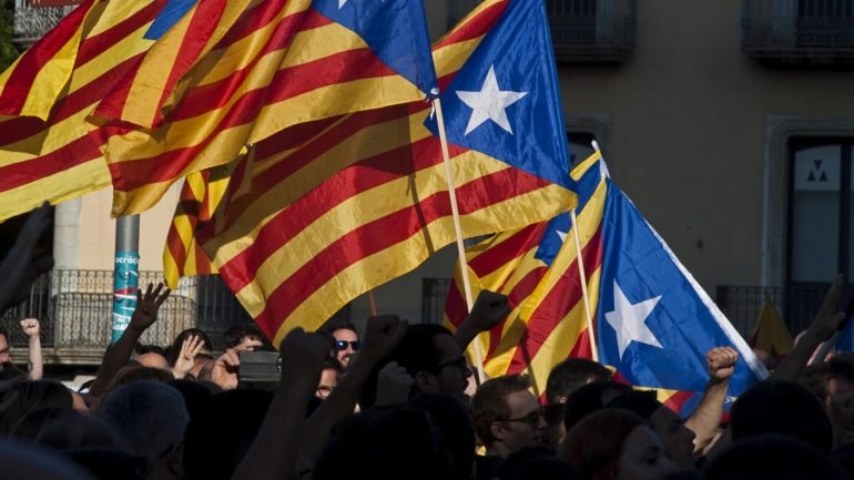 Madrid quer ativar o artigo 155.º e repor a ordem constitucional na Catalunha