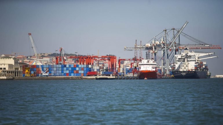 O porto de Sines movimentou 48 milhões de toneladas de mercadorias, mais de metade do valor total