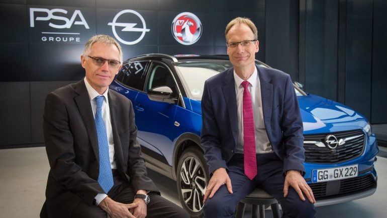 Carlos Tavares, CEO da PSA, e Michael Lohscheller, CEO da Opel, divulgaram o plano de recuperação do construtor alemão, que passa pela adopção de plataformas electrificáveis dos franceses e um reforço do centro de investigação alemão para soluções alternativas, como a fuel cell