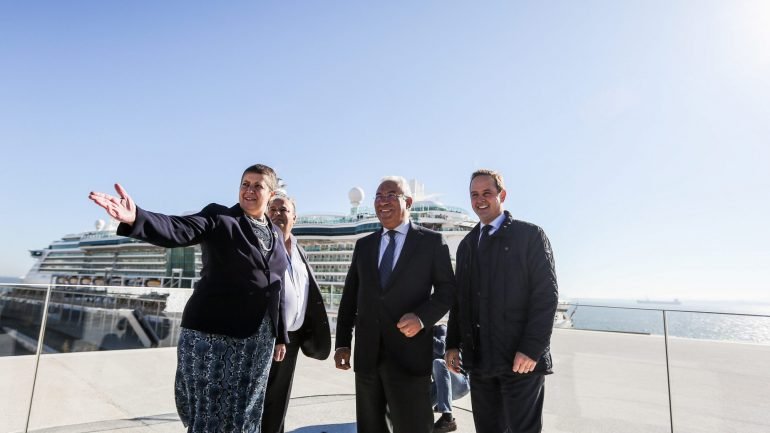 A ministra do Mar esteve na inauguração do novo terminal com o primeiro-ministro e o presidente da Câmara Municipal de Lisboa