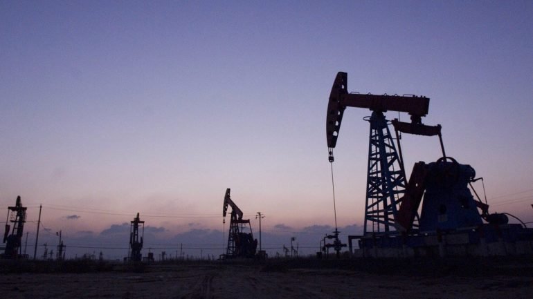 Angola aumento a produção petrolífera em outubro.