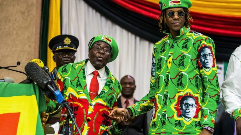 Robert Mugabe Junior com o pai