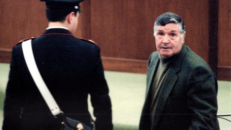 Salvatore Riina em 1993, durante o julgamento que o levaria a uma condenação de 26 penas perpétuas