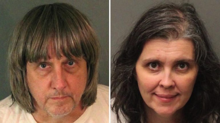Os pais, David Allen Turpin (57 anos) e Louise Anna Turpin (49 anos). Fotos divulgadas pelas autoridades americanas