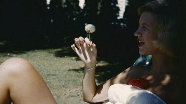 Sylvia Plath no início da idade adulta quando ainda vivia na América