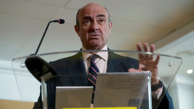 Luis de Guindos, ministro da Economia espanhola, apontado como sucessor de Constâncio