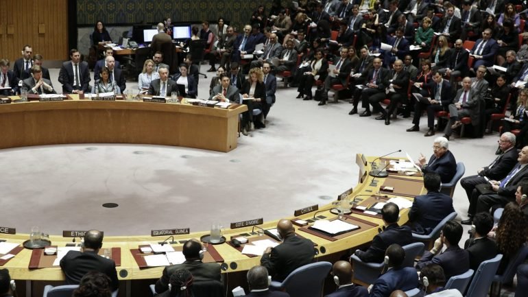 O Conselho de Segurança lamentou &quot;a relatada falta de respeito pelo direito a reuniões pacíficas&quot;