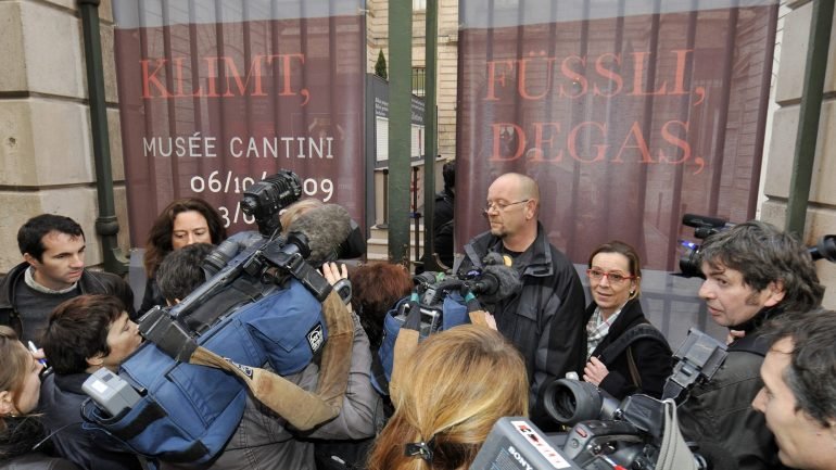 A confusão à porta do Museu Cantini, em 2009, após o roubo do quadro