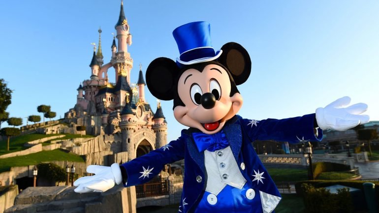 O primeiro parque temático da Disney abriu em julho de 1955