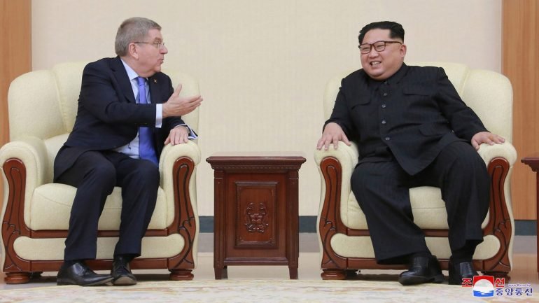 Thomas Bach, presidente do Comité Olímpico Internacional, encontrou-se com Kim Jong-un em Pyongyang, capital da Coreia do Norte.