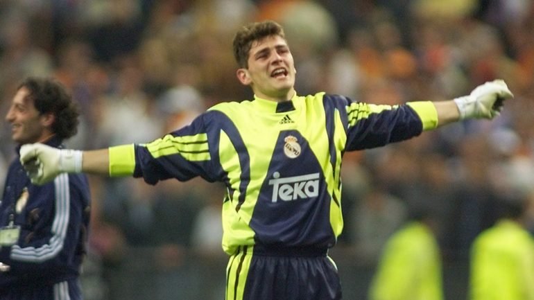 Iker Casillas estreou-se pelo Real Madrid em 1999 com um empate em Bilbau; no Restelo, chegou ao 1.000.º jogo da carreira