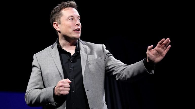 Elon Musk quer uma pessoa que &quot;queira deixar a sua marca na empresa mais progressiva do mundo&quot;