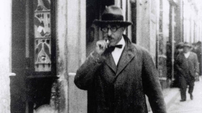 Fernando Pessoa trabalhou na sua versão da lenda de Fausto de 1908 a 1933. Foi um dos projetos que mais anos lhe ocupou