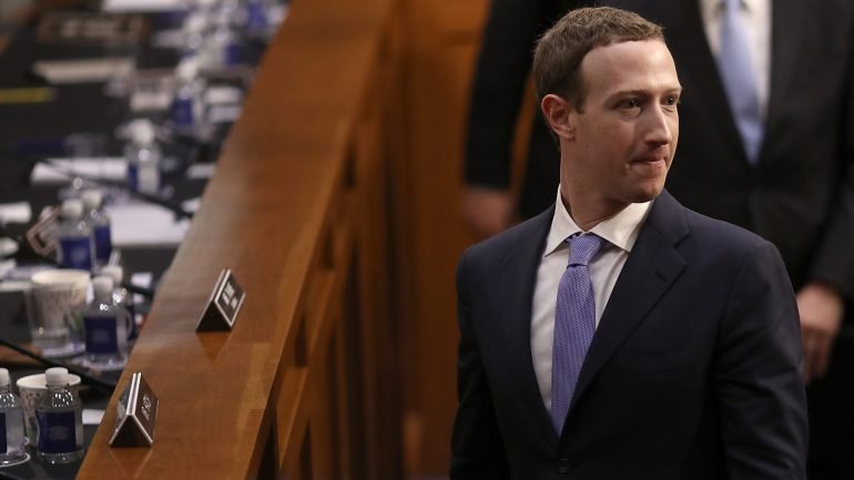 Mark Zuckerberg foi obrigado a ir ao Senado norte-americano explicar-se depois das notícias sobre o acesso da Cambridge Analytica aos dados privados dos utilizadores da rede social