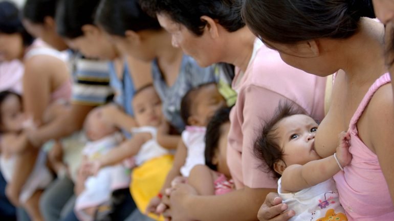 Promoção da amamentação nas Filipinas, onde as mães são alvo de campanhas agressivas das empresas produtoras de leites de substituição