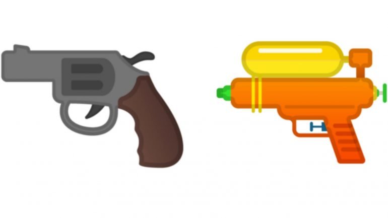 À esquerda o atual emoji da arma disponível nas plataformas Google. À direita a nova versão