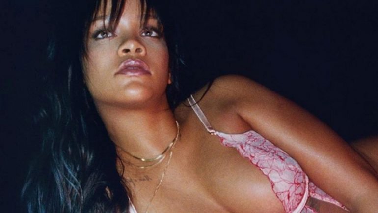 Rihanna é a protagonista de algumas das fotografias da campanha, mas há outras modelos a dar corpo às peças de Savage x Fenty.