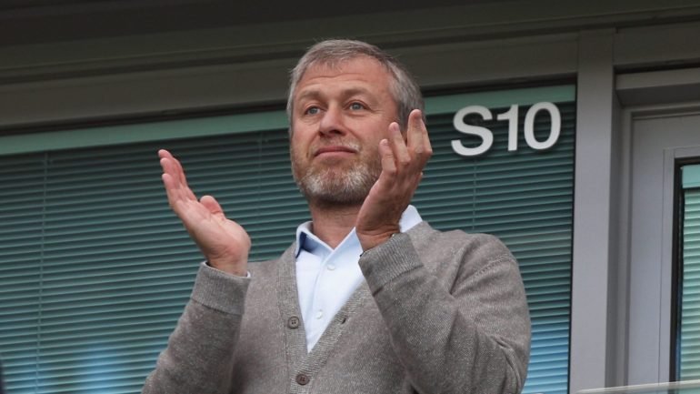Roman Abramovich comprou o inglês Chelsea em 2003, salvando o clube da falência