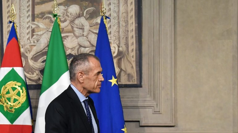 O presidente italiano, Sergio Mattarella, recusou o nome do economista eurocético Paolo Savona para ministro da Economia