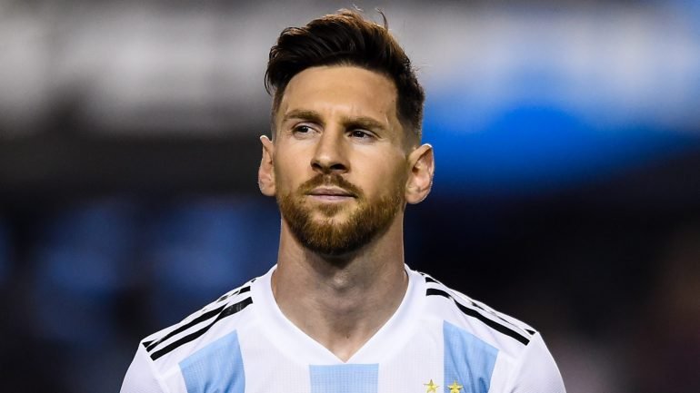 A Associação de Futebol da Palestina pediu aos adeptos para queimarem as fotografias e t-shirts de Lionel Messi, caso o jogador participasse no encontro