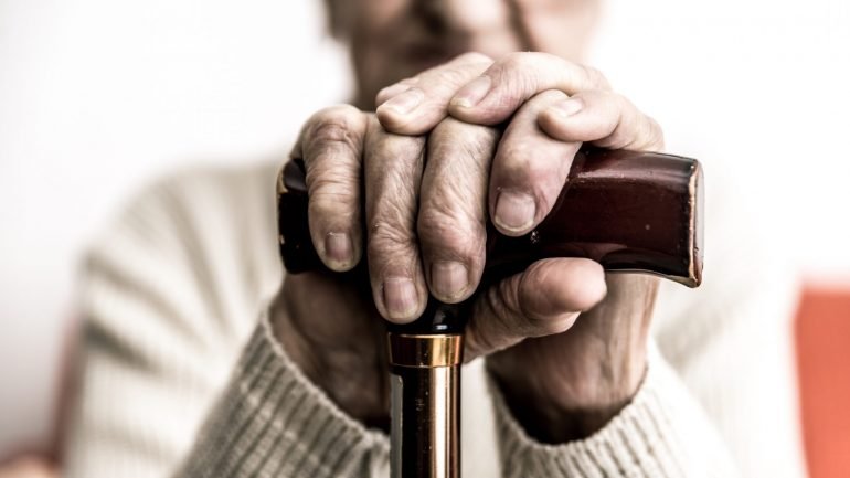 O envelhecimento é um dos fatores de risco para a doença de Parkinson