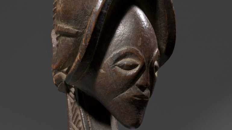 Museu do Dundo, em Angola, vai recuperar mais seis peças desaparecidas, entre elas este cachimbo esculpido.