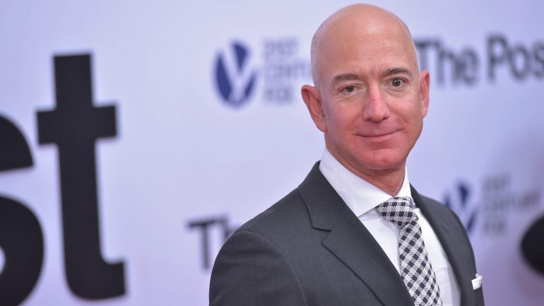 Jeff Bezos de 54 anos, tem uma fortuna avaliada em 152 mil milhões de dólares