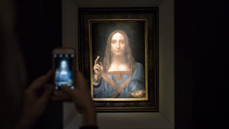 &quot;Salvator Mundi&quot; foi apresentado como um dos menos de 20 quadros encontrados de Leonardo da Vinci
