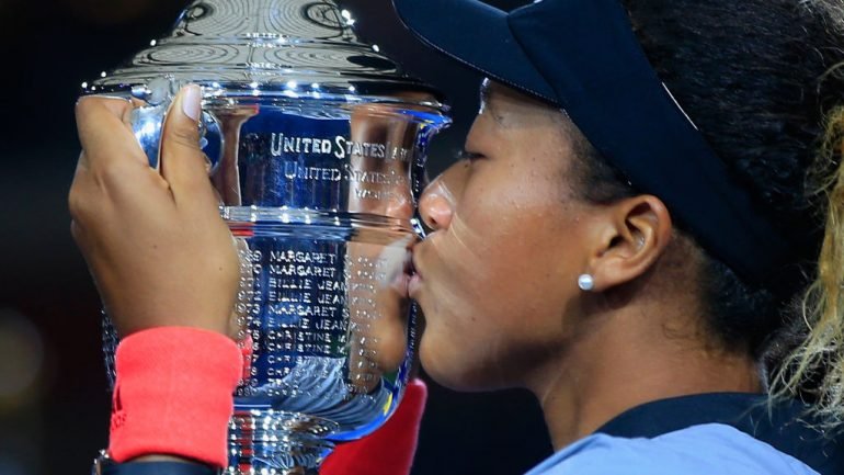 Naomi Osaka bateu Serena Williams por 6-2 e 6-4 para vencer o primeiro US Open do currículo