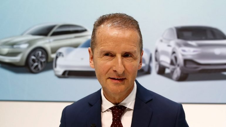 Herbert Diess garante que as marcas do Grupo Volkswagen vão assumir a sua responsabilidade, pagando as reparações dos diesel antigos ou incentivando a troca dos modelos problemáticos por outros novos
