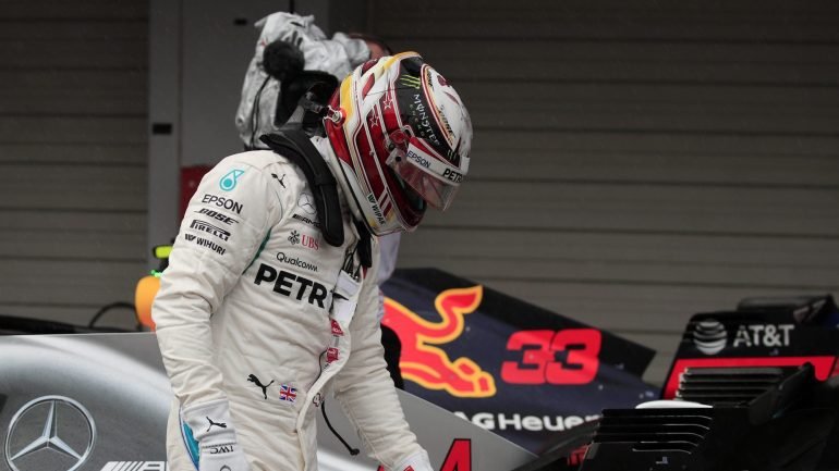 Lewis Hamilton segue à frente no campeonato mundial de F1