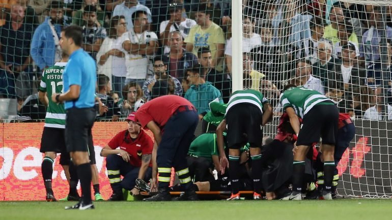 Jogadores do Sporting mostraram grande preocupação com o estado de Salin, que foi retirado de campo em maca para o hospital