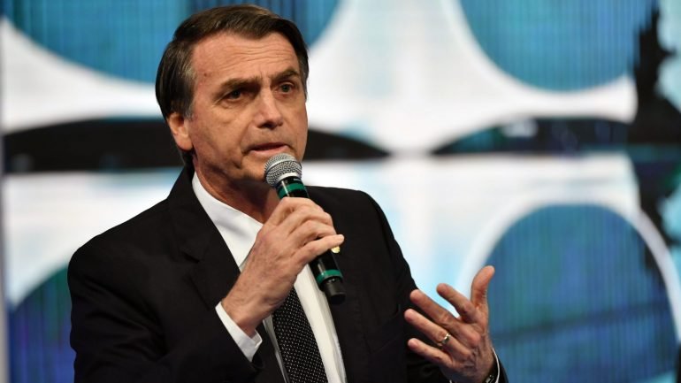 O candidato do PSL, Jair Bolsonaro, deverá ter alta para participar em debates a partir do dia 18