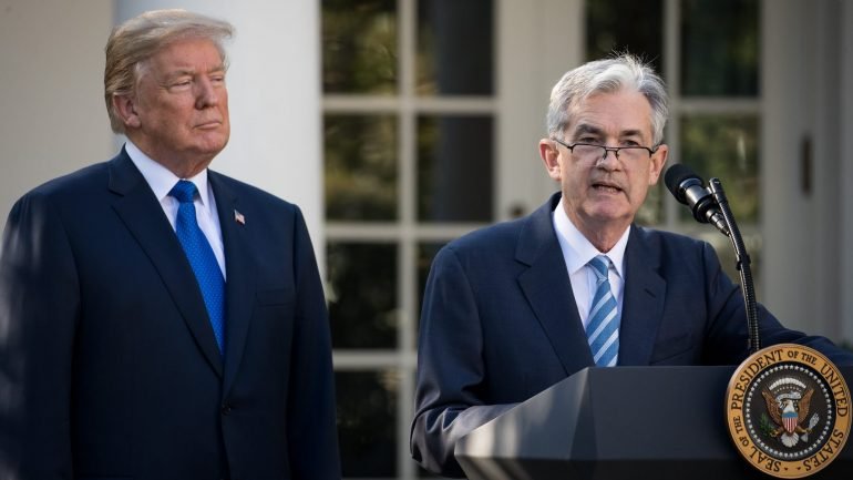Donald Trump e Jerome Powell, o líder da Reserva Federal nomeado pelo próprio presidente dos EUA.