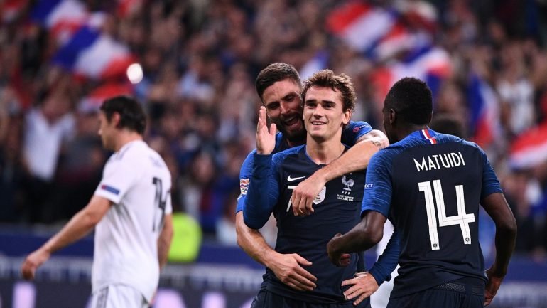 O festejo de Griezmann depois do segundo golo parecia personificar a exibição da seleção francesa: uma cara na primeira parte, outra na segunda