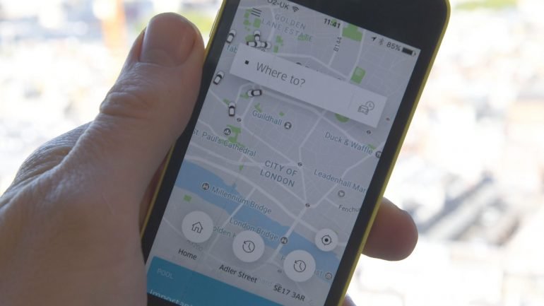 A Uber é uma plataforma eletrónica de mobilidade que concorre, em Portugal, com empresas como a Cabify, a Taxify ou a Chauffer Privé