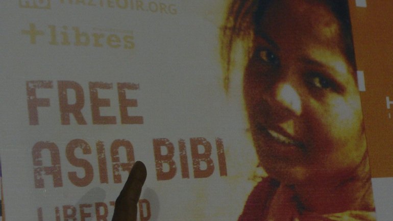 Asia Bibi foi presa em 2009 e em 2014 interpôs um recurso à sua sentença à morte no Supremo Tribunal, que agora lhe deu razão