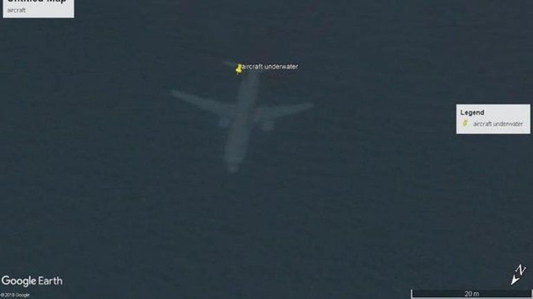 Foto do avião supostamente submerso. Fonte: Google Earth