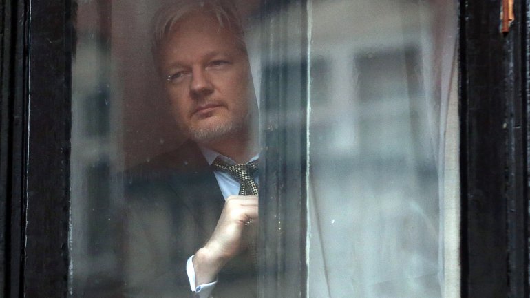 Julian Assange está retido na embaixada do Equador, onde pediu asilo, desde 2012