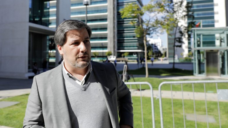 Bruno de Carvalho saiu em liberdade mediante o pagamento de uma caução de 70.000 euros